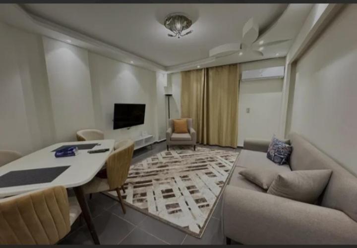 Cozy 2 Bedroom At Al Rehab Apartment Cairo